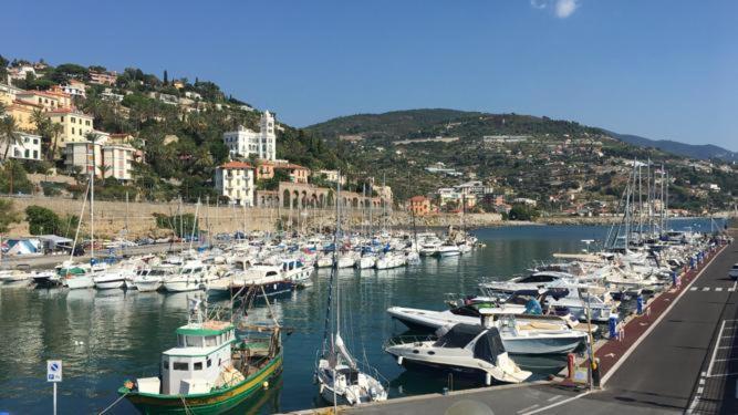 Appartamento Villa Rita A 100 M Dal Mare! Валекрозия Екстериор снимка
